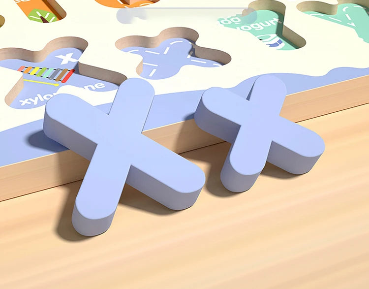 Quebra-cabeça educativo de madeira com letras maiúsculas e minúsculas do alfabeto. Jogo em família, crianças e pré-escolares.