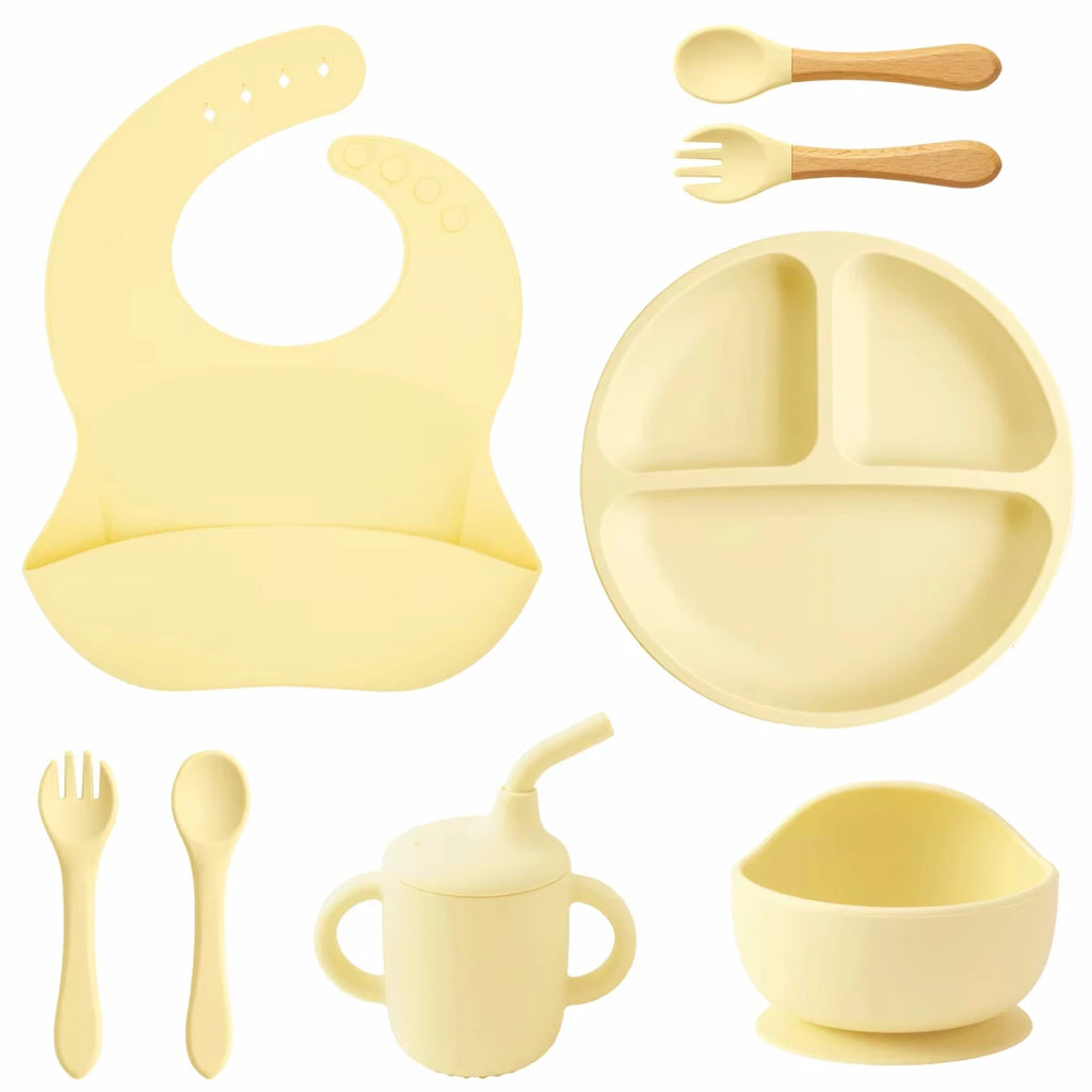 Kit Alimentação Infantil em Silicone – Prato com Ventosa, Copo com Canudo e Talheres Dobráveis para Bebês