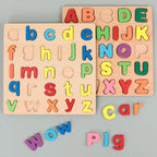 Quebra-cabeça educativo de madeira com letras maiúsculas e minúsculas do alfabeto. Jogo em família, crianças e pré-escolares.