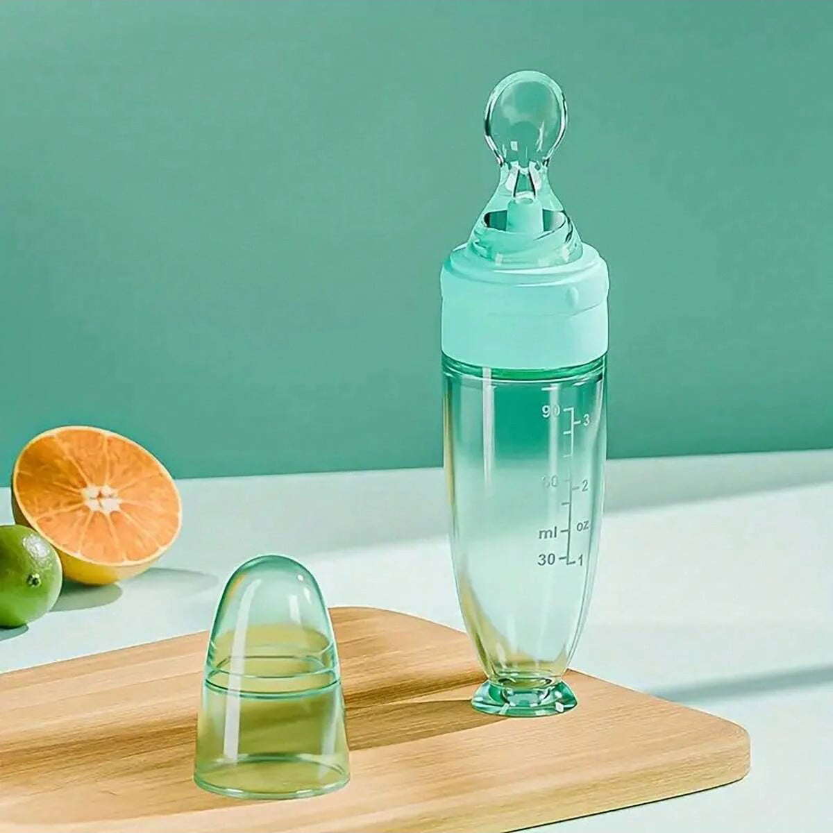 Mamadeira de Silicone com Colher para Bebê – Alimentador Portátil 90ml com Tampa Protetora e Design Colorido