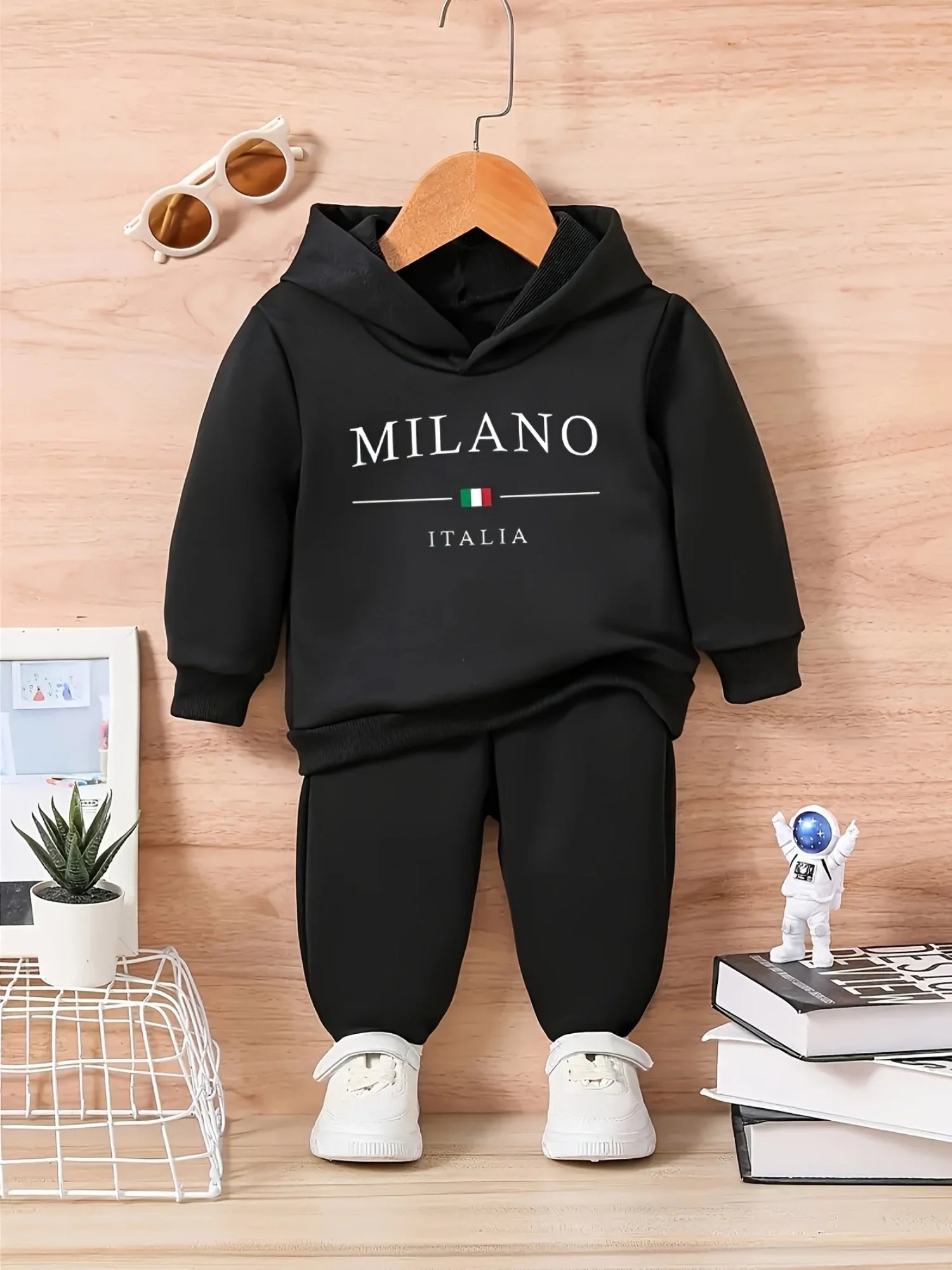 Moletom com capuz de manga longa com estampa de letra para menino + conjunto esportivo longo. Primavera e Outono.