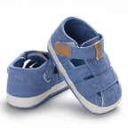 Tênis de Bebê Menino e Menina Recém-Nascido Moda Tênis de Lona Solas Macias Primeiros Sapatos para Andar Sandálias Respiráveis Sapatos Populares de Praia de Verão.