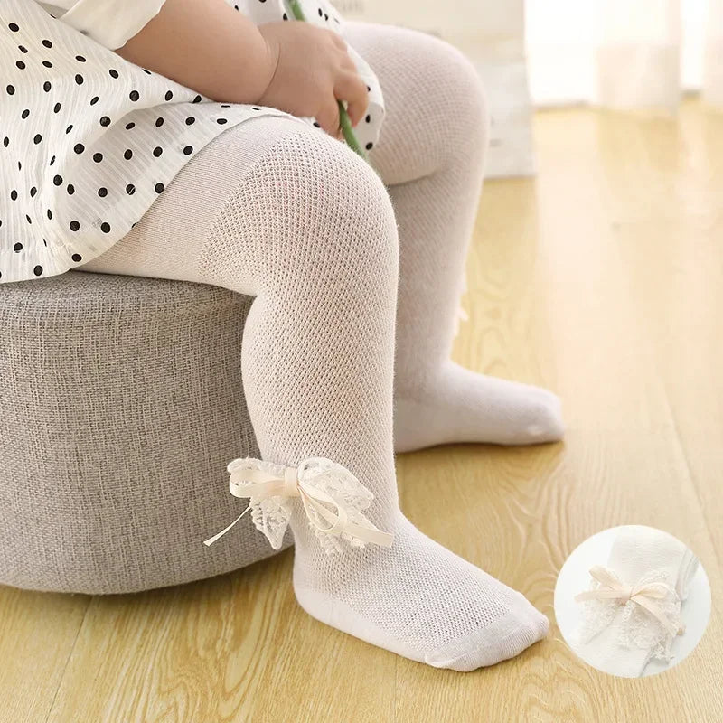 Meia-Calça Delicada para Bebê Menina – Com Renda, Flor e Laço, Ideal para Todas as Ocasiões