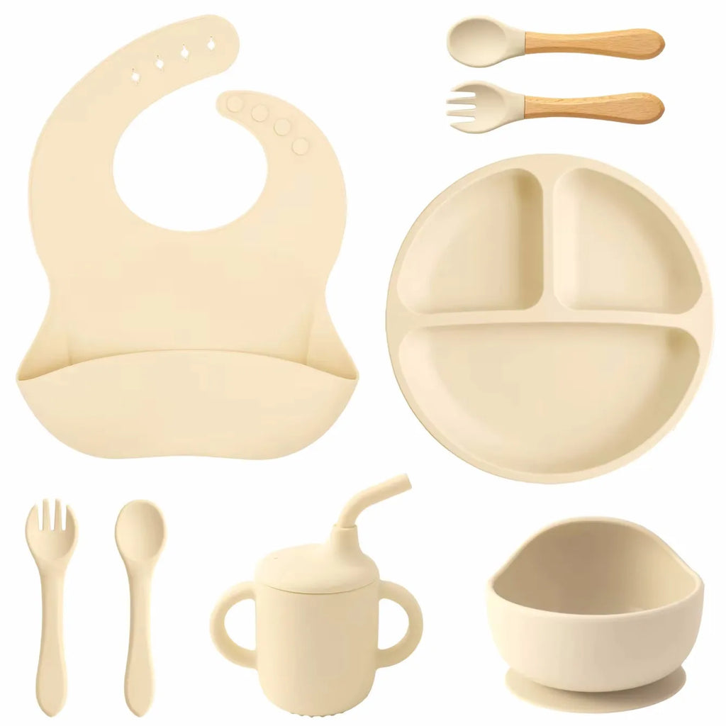 Kit Alimentação Infantil em Silicone – Prato com Ventosa, Copo com Canudo e Talheres Dobráveis para Bebês