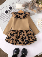 Vestido de Pelúcia Estampa de Onça 'Pequena Princesa' para Menina + Conjunto com Casaco Curto com Lapela. Conjunto Quentinho e Estiloso.