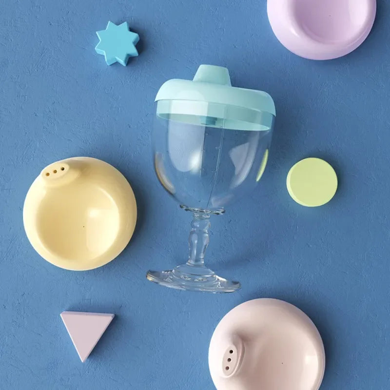 Copo Infantil Divertido em Forma de Taça de Vinho com Tampa 150ml. Garrafinha de Aprendizado para Bebês. Copo de Amamentação para Crianças.