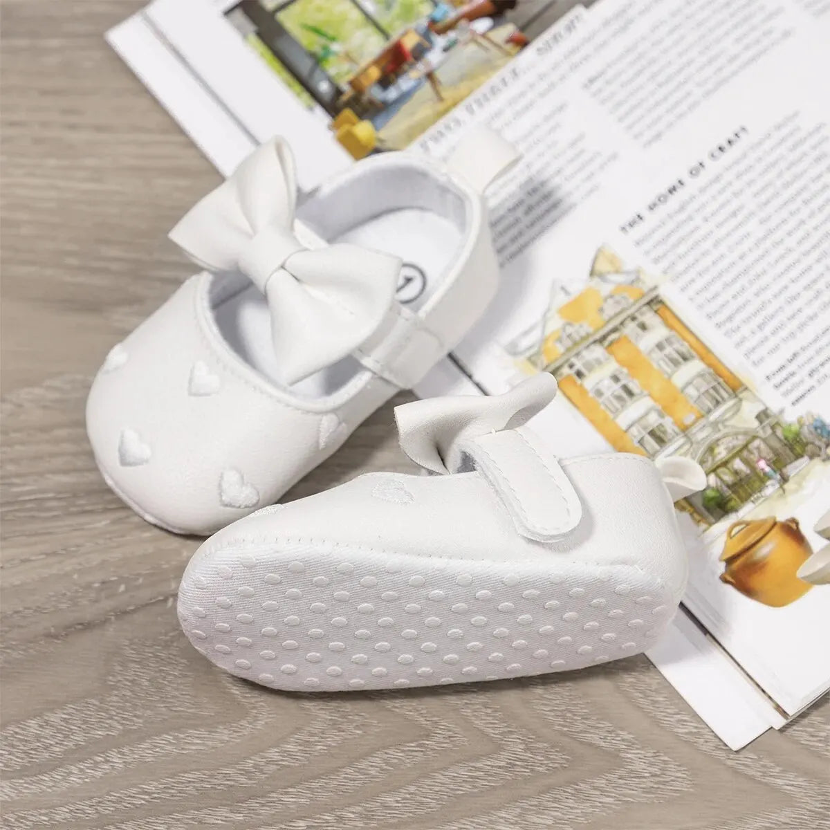 Meckior Sapatos de Bebê Clássicos com Laço Fofo em Forma de Coração. Solado Antiderrapante. Sapatos para Bebês e Meninas de 0-18 meses