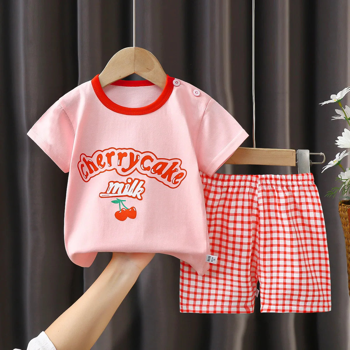 Conjunto  para Bebê Menina Camiseta de Manga Curta e Shorts. Roupas Infantis Idades 0-4 Anos.