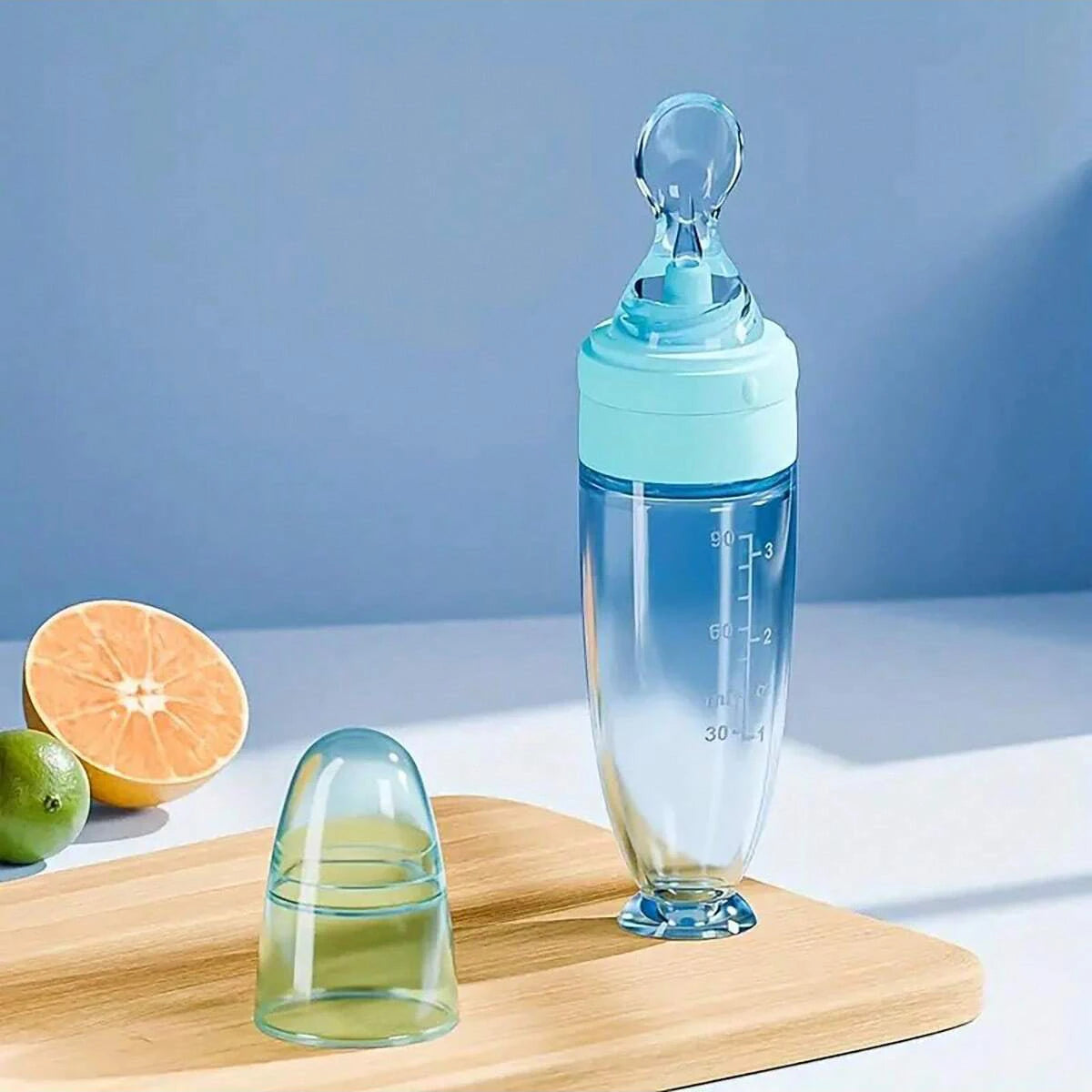 Mamadeira de Silicone com Colher para Bebê – Alimentador Portátil 90ml com Tampa Protetora e Design Colorido