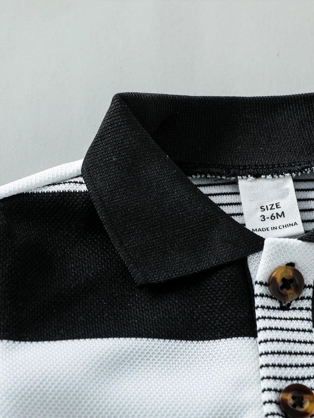 Conjunto Infantil Masculino Casual de Verão – Camiseta Listrada com Estampa de Urso e Shorts