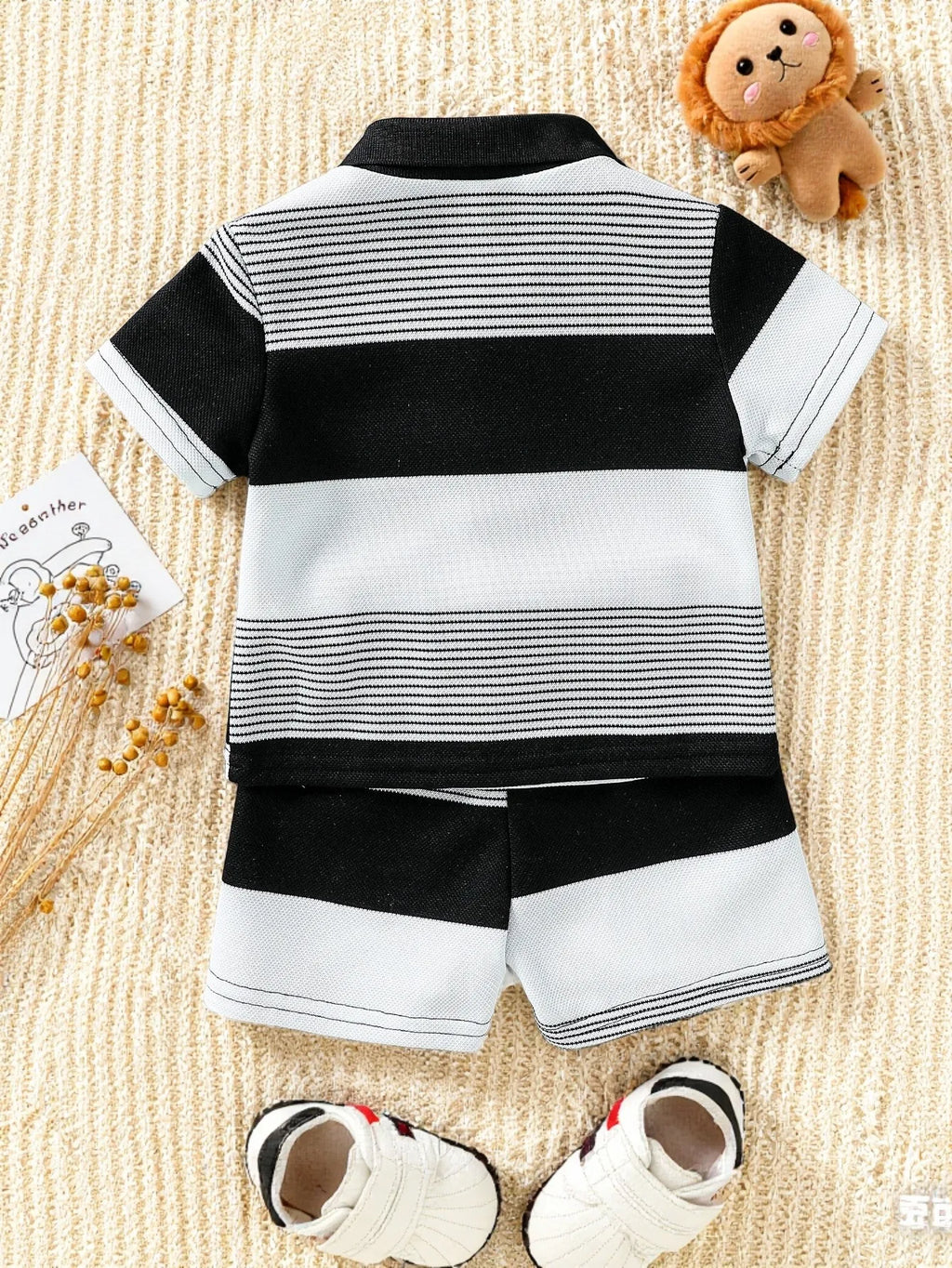 Conjunto Infantil Masculino Casual de Verão – Camiseta Listrada com Estampa de Urso e Shorts