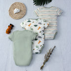 Conjunto Bodysuit de Verão para Bebê. Com Estampa de Dinossauro e Listras para Meninos de 0 a 9 Meses. 3 peças.