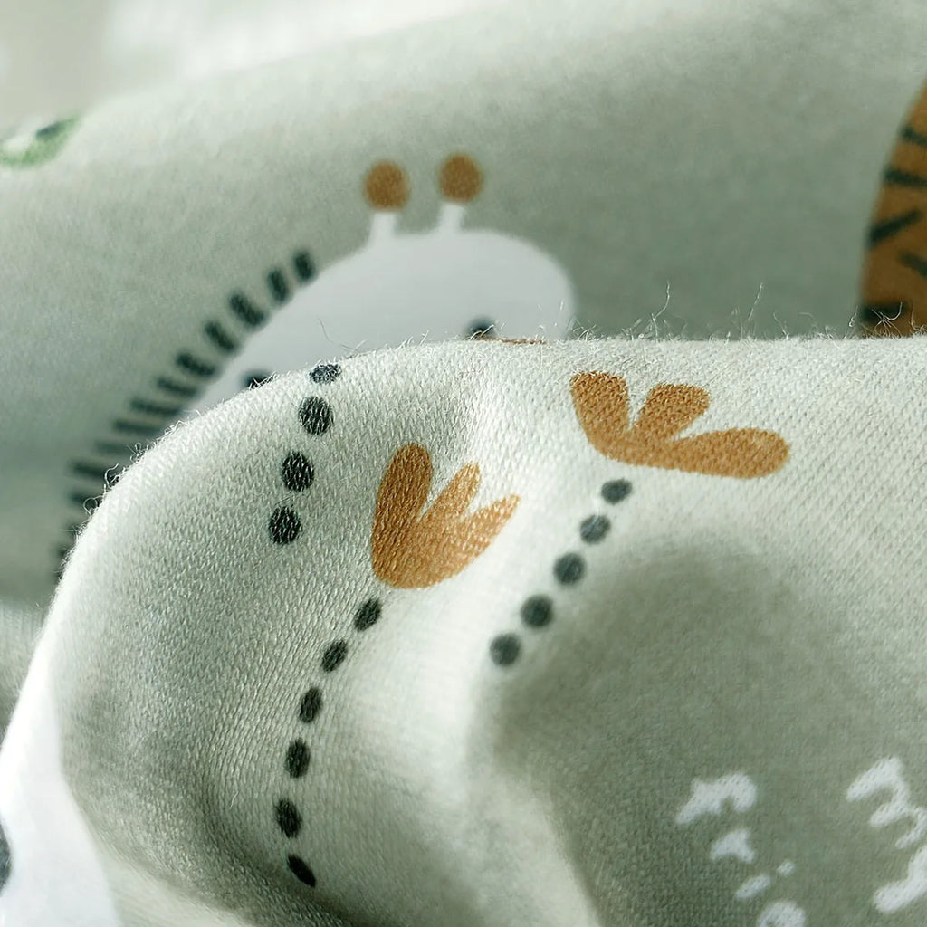 Macacão Adorável com Estampa de Animais do Zoológico para Bebê Menino Recém-Nascido. Conjunto Falso de Duas Peças com Mangas Curtas para Uso Casual.