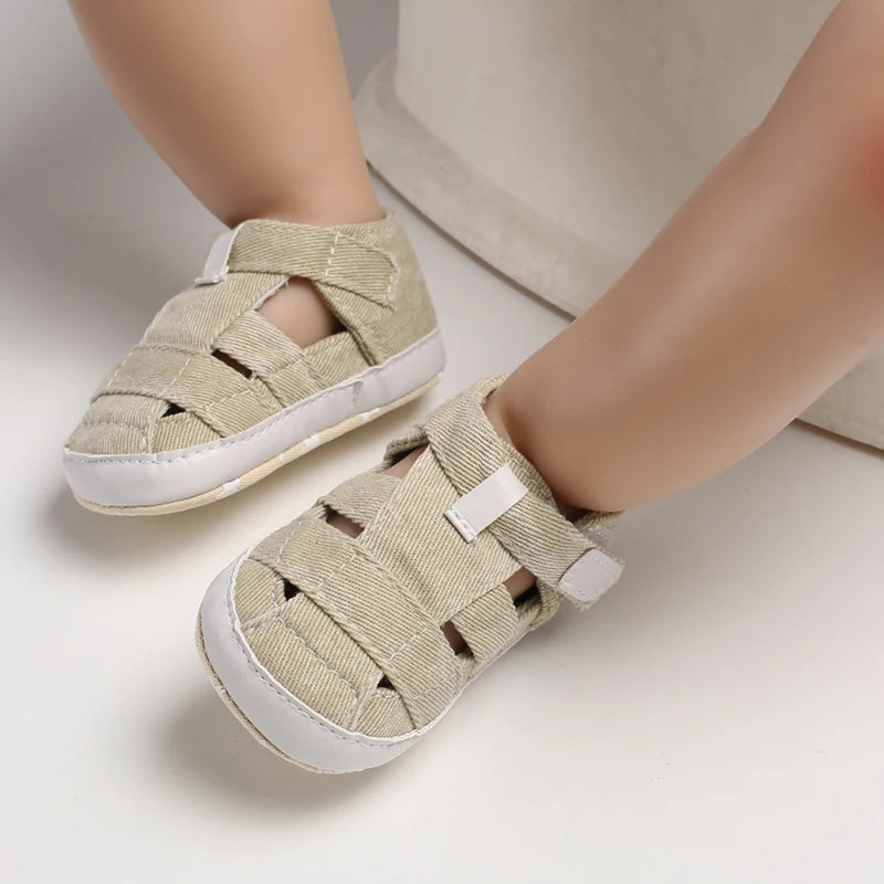 Tênis de Bebê Menino e Menina Recém-Nascido Moda Tênis de Lona Solas Macias Primeiros Sapatos para Andar Sandálias Respiráveis Sapatos Populares de Praia de Verão.