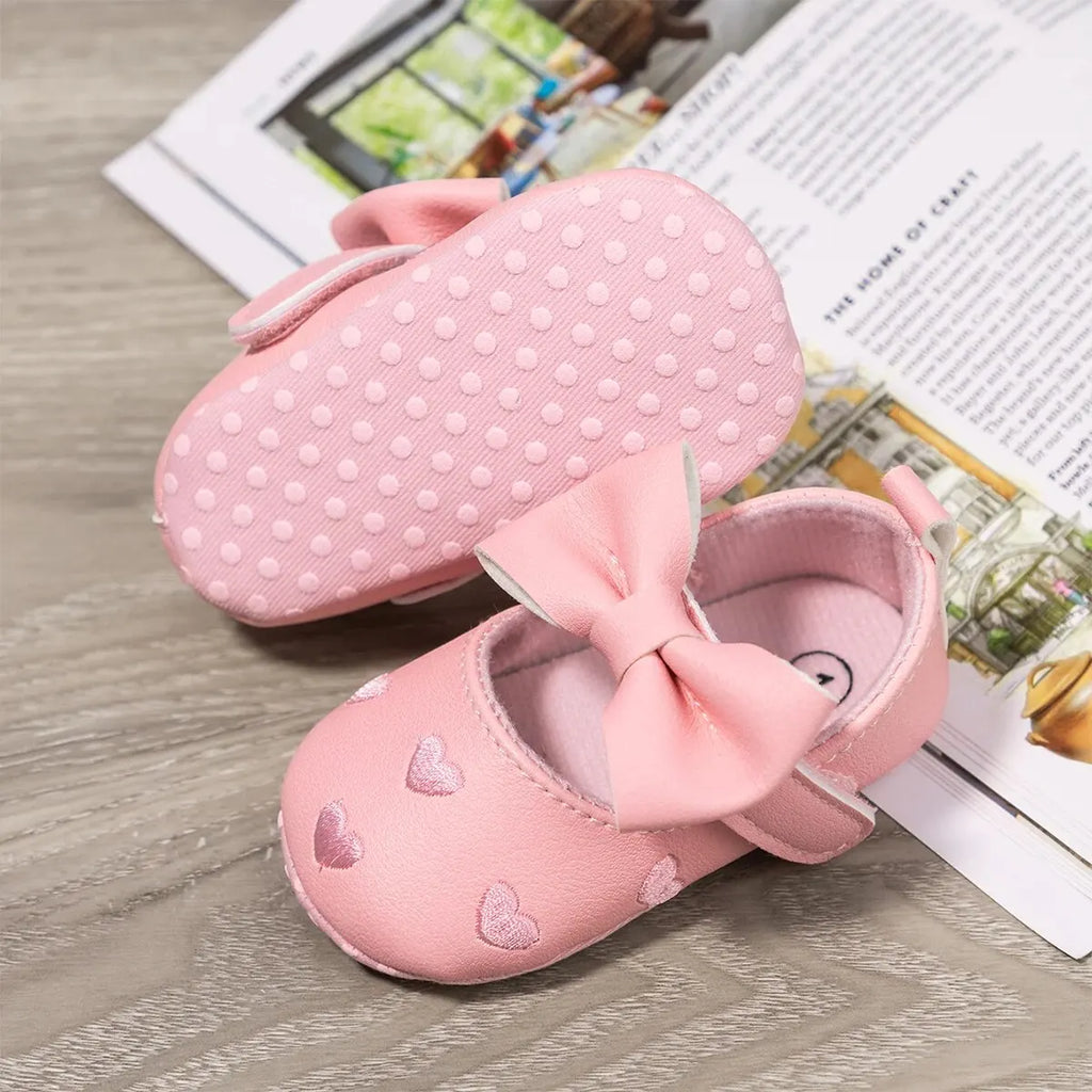 Meckior Sapatos de Bebê Clássicos com Laço Fofo em Forma de Coração. Solado Antiderrapante. Sapatos para Bebês e Meninas de 0-18 meses