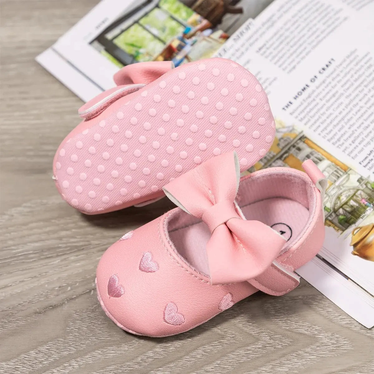 Meckior Sapatos de Bebê Clássicos com Laço Fofo em Forma de Coração. Solado Antiderrapante. Sapatos para Bebês e Meninas de 0-18 meses