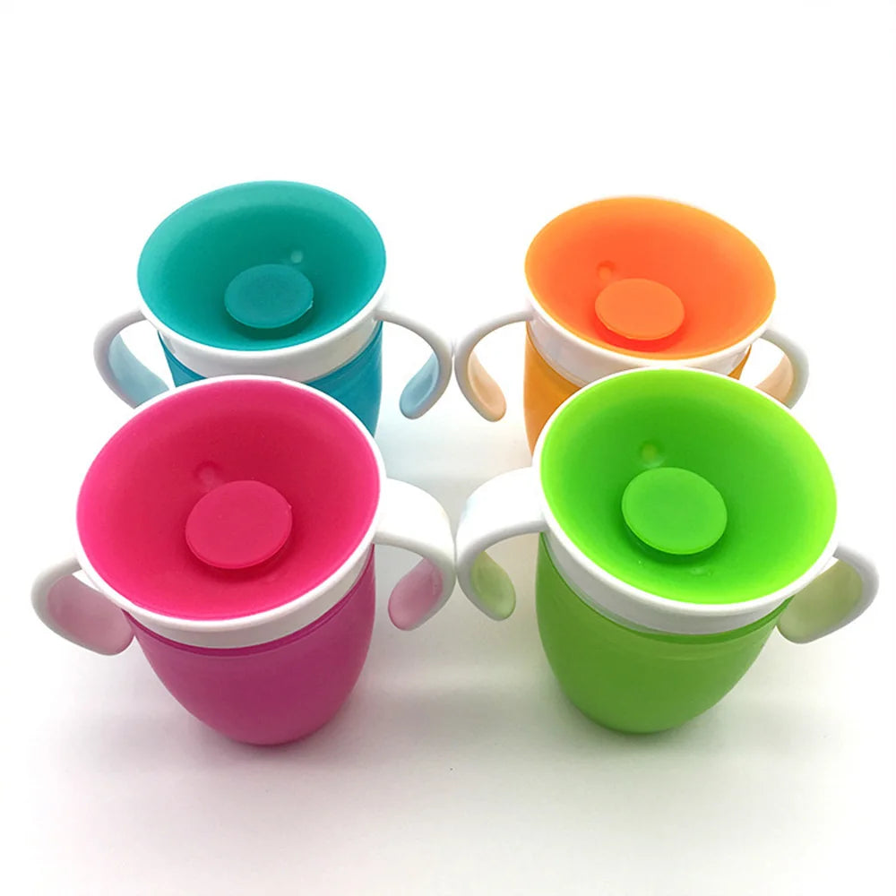 Copo de Aprendizado para Bebês Giratório 360 Graus com Dupla Alça. Tampa Flip e Silicone à Prova de Vazamentos.