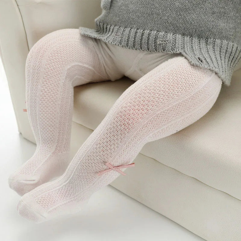 Meia-Calça Delicada para Bebê Menina – Com Laço, Malha Fina e Algodão Macio para os Dias Mais Quentes