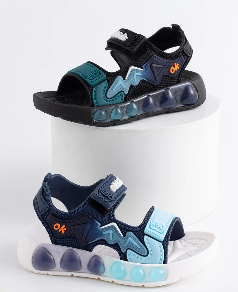 Sandálias esportivas infantis com padrões geométricos, respirável, resistente ao desgaste, macia, com velcro ajustável para meninos e meninas.