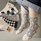 5 pares/lote Meias de bebê fofas com urso e xadrez Primavera Outono Algodão macio Meias médias para meninos e meninas Meias casuais esportivas.