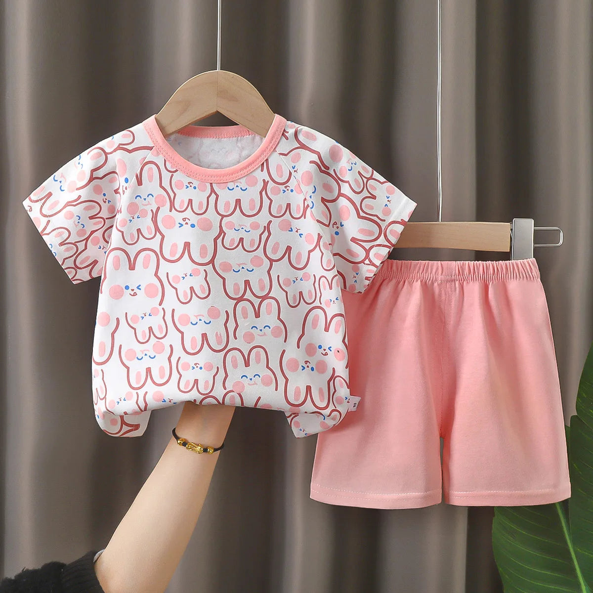 Conjunto  para Bebê Menina Camiseta de Manga Curta e Shorts. Roupas Infantis Idades 0-4 Anos.