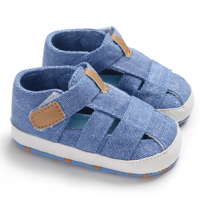 Tênis de Bebê Menino e Menina Recém-Nascido Moda Tênis de Lona Solas Macias Primeiros Sapatos para Andar Sandálias Respiráveis Sapatos Populares de Praia de Verão.
