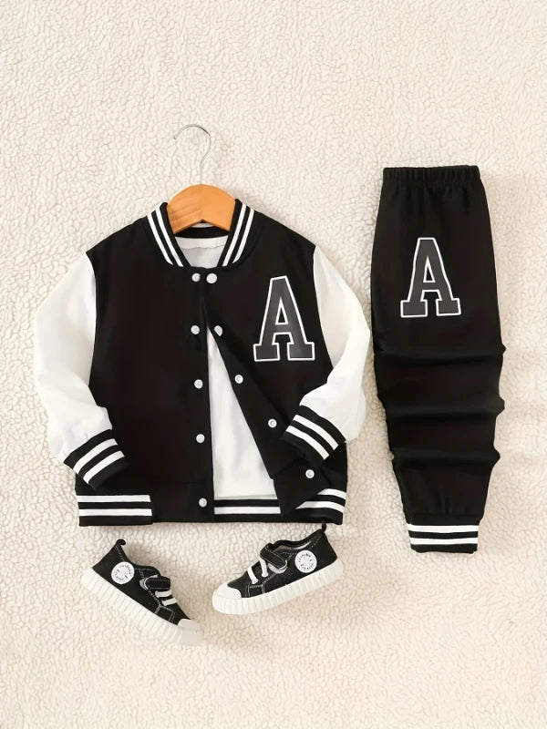 Conjunto de duas peças para meninos: Jaqueta varsity preta e branca com letra 'A' e calça moletom.