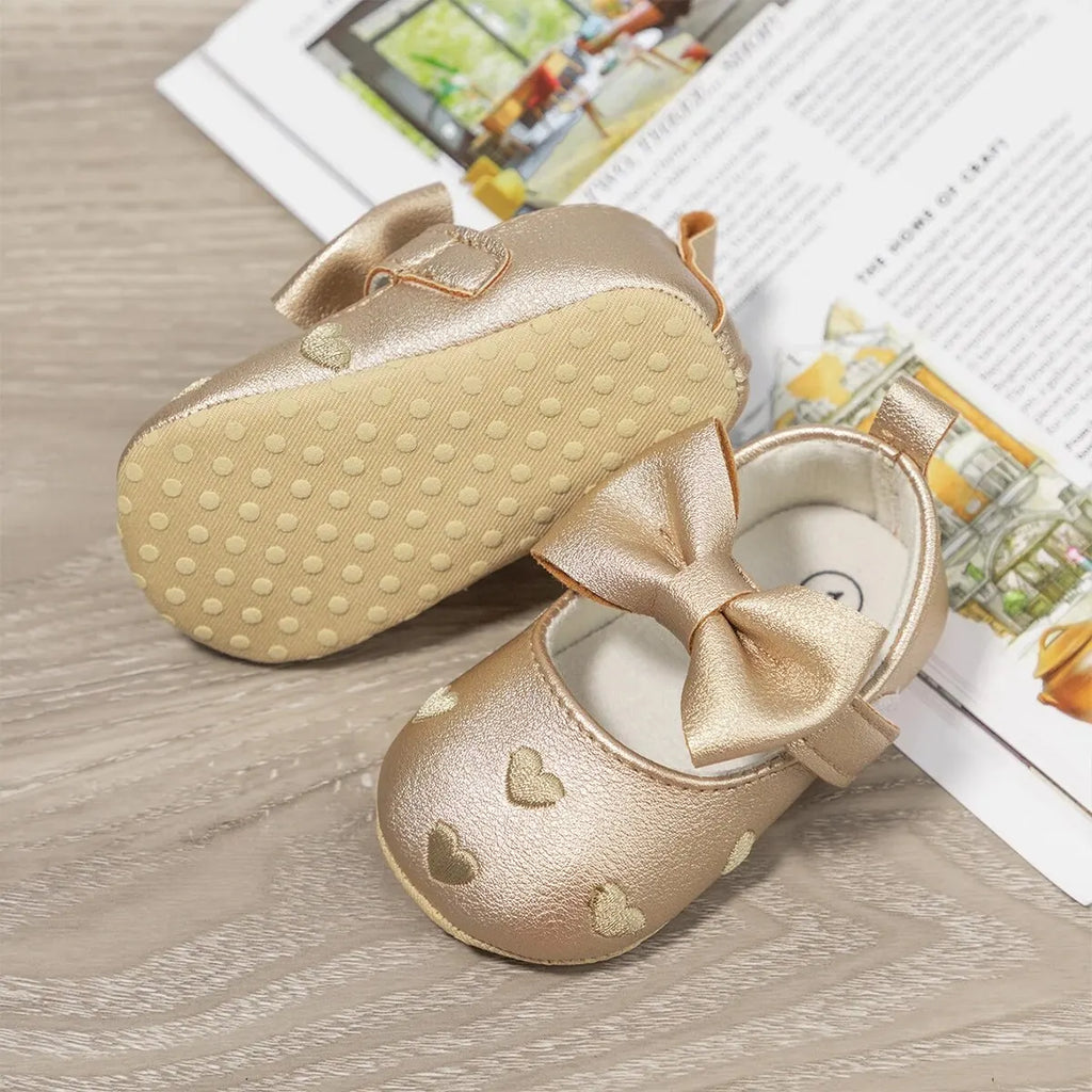 Meckior Sapatos de Bebê Clássicos com Laço Fofo em Forma de Coração. Solado Antiderrapante. Sapatos para Bebês e Meninas de 0-18 meses
