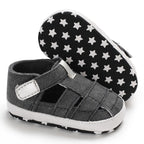 Tênis de Bebê Menino e Menina Recém-Nascido Moda Tênis de Lona Solas Macias Primeiros Sapatos para Andar Sandálias Respiráveis Sapatos Populares de Praia de Verão.